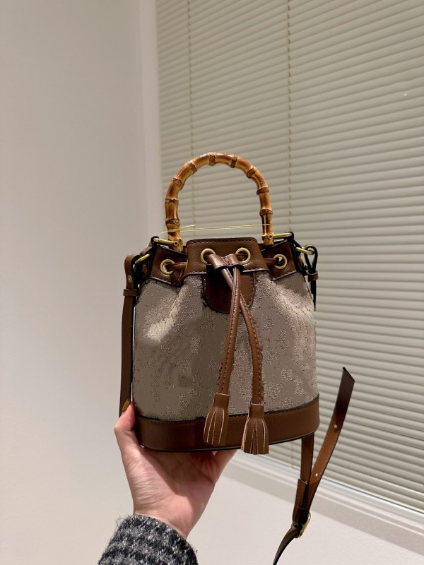 Women bags Bamboo handle bucket bagTotes hobo handbag Evening Shopping Satchels bottegas bags pu leather tassels Luxury designer purses backpack envelope wallet, Bubble bag
Women bags Bamboo handle bucket bagTotes hobo handbag Evening Shopping Satchels bottegas bags pu leather tassels Luxury designer purses backpack envelope wallet, Bubble bag
