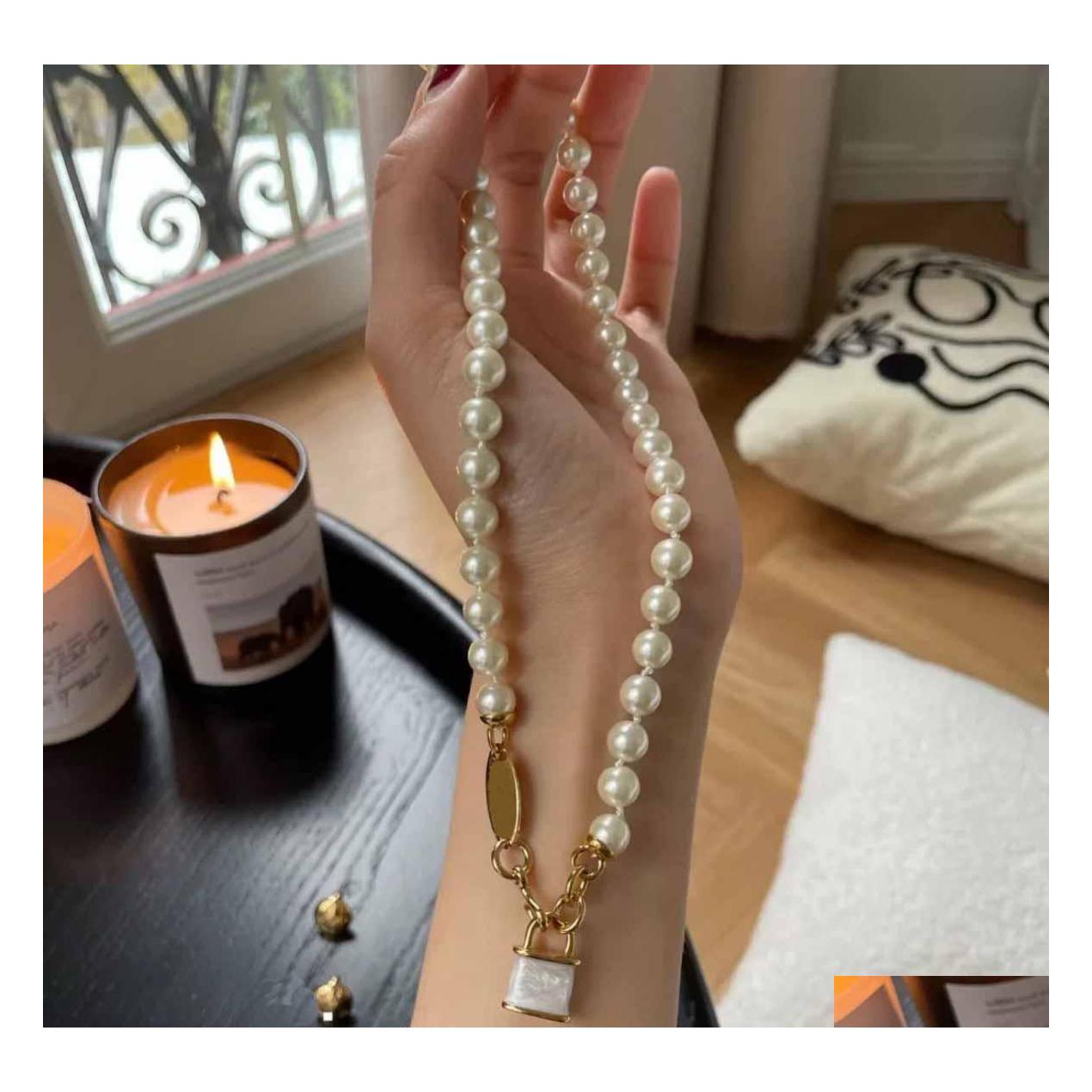 Pendant Necklaces Enamel Solid Lock Necklace Pearl Beaded Designer Clavicle Chain Gold Plated Fashion Design Jewelry Gift For Women Dhn4S
Pendant Necklaces Enamel Solid Lock Necklace Pearl Beaded Designer Clavicle Chain Gold Plated Fashion Design Jewelry Gift For Women Dhn4S