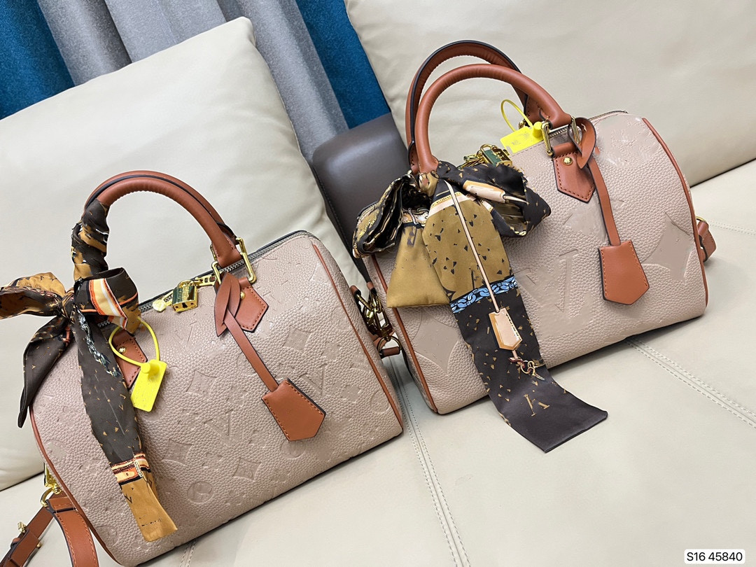 22Ss New Luxury Designer Soft Pillow MINI Bag Fashion Colorful Print Pattern Wide Straps and Chain Double Crossbody bag Super quality Tote sacoche 25CM, Extra freight
22Ss New Luxury Designer Soft Pillow MINI Bag Fashion Colorful Print Pattern Wide Straps and Chain Double Crossbody bag Super quality Tote sacoche 25CM, Extra freight