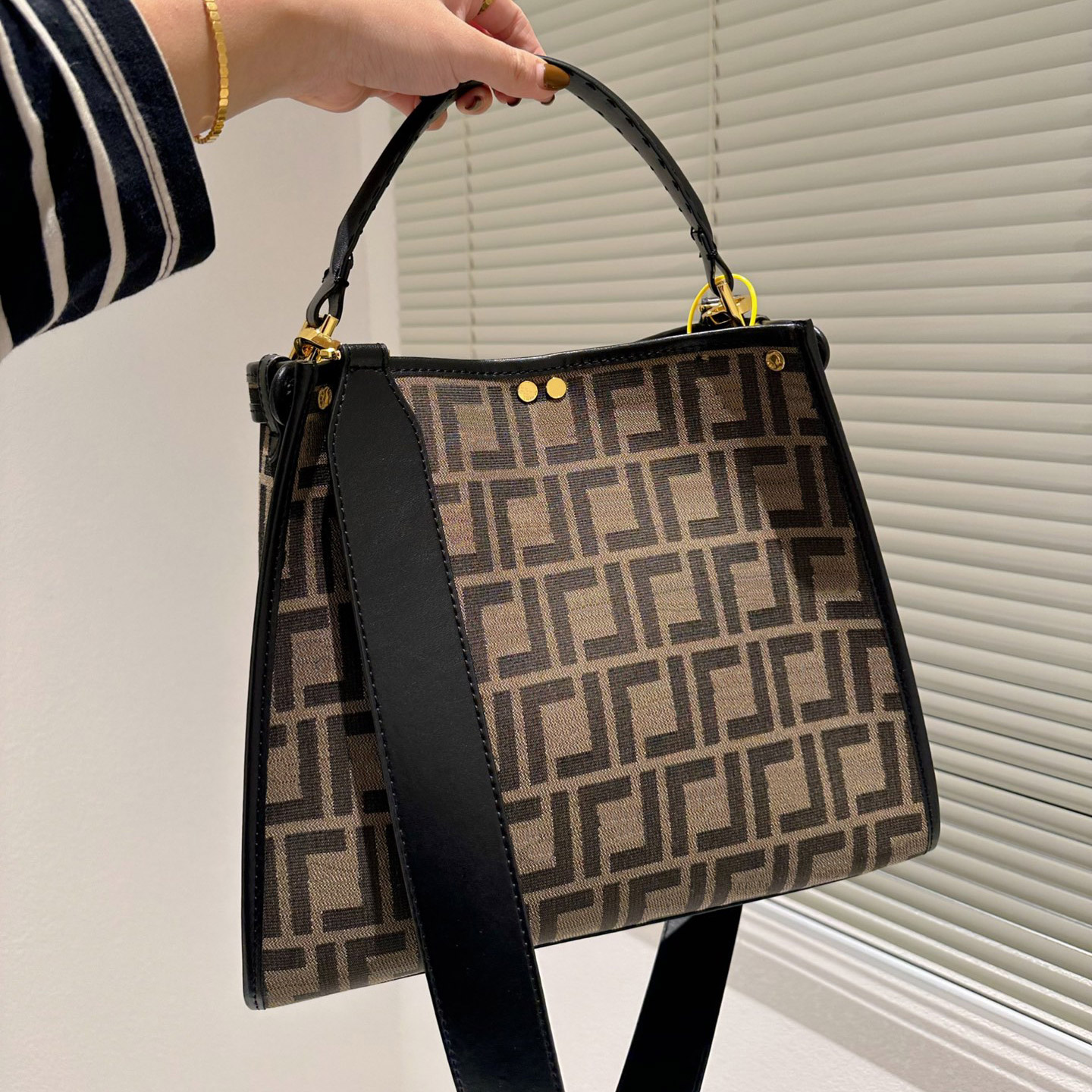 Luxury Bags Fashion Peekabo handbag Large Capacity Handbags Classic Designer Bag Original Quality ladybag Star Loves Shoulderbag Comfortable Wide Strap, Brown
Luxury Bags Fashion Peekabo handbag Large Capacity Handbags Classic Designer Bag Original Quality ladybag Star Loves Shoulderbag Comfortable Wide Strap, Brown
