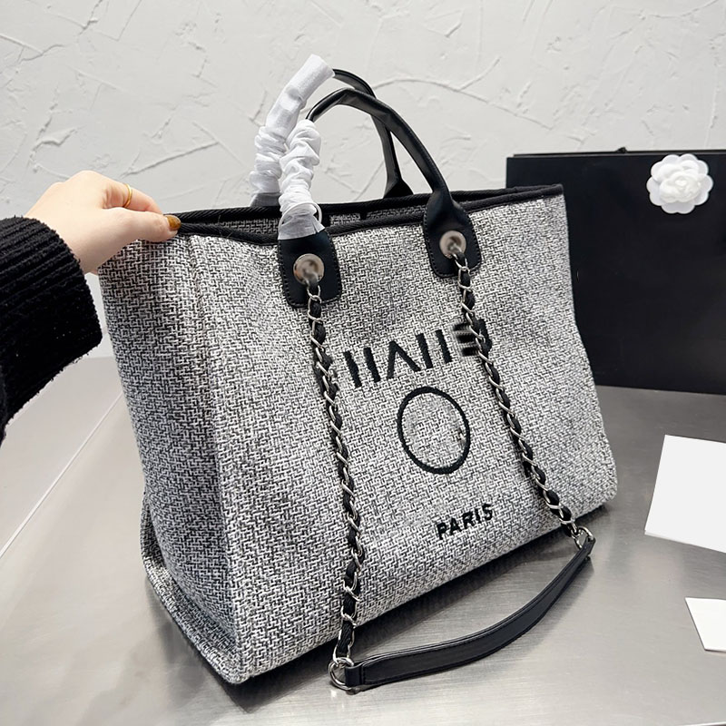 23Ss Womens Pre-Collection Canvas Beach Shopping Bags Large Capacity Deauville Chain Top Handle Totes Silver Metal Hardware Natelasse Crossbody Handbags 38X30CM, Box
23Ss Womens Pre-Collection Canvas Beach Shopping Bags Large Capacity Deauville Chain Top Handle Totes Silver Metal Hardware Natelasse Crossbody Handbags 38X30CM, Box