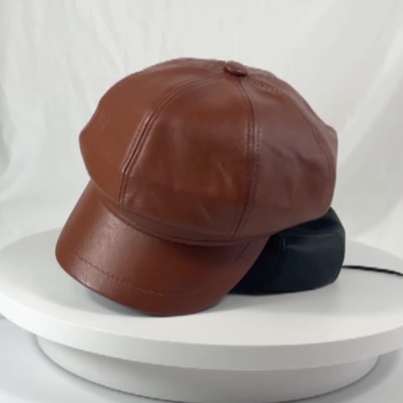 Berets Fashion PU Leather Caps Windproof Man Beret Bandage Hat Spring Flat Cap Casquette Warm Side Strap Boina Masculina 2022
Berets Fashion PU Leather Caps Windproof Man Beret Bandage Hat Spring Flat Cap Casquette Warm Side Strap Boina Masculina 2022