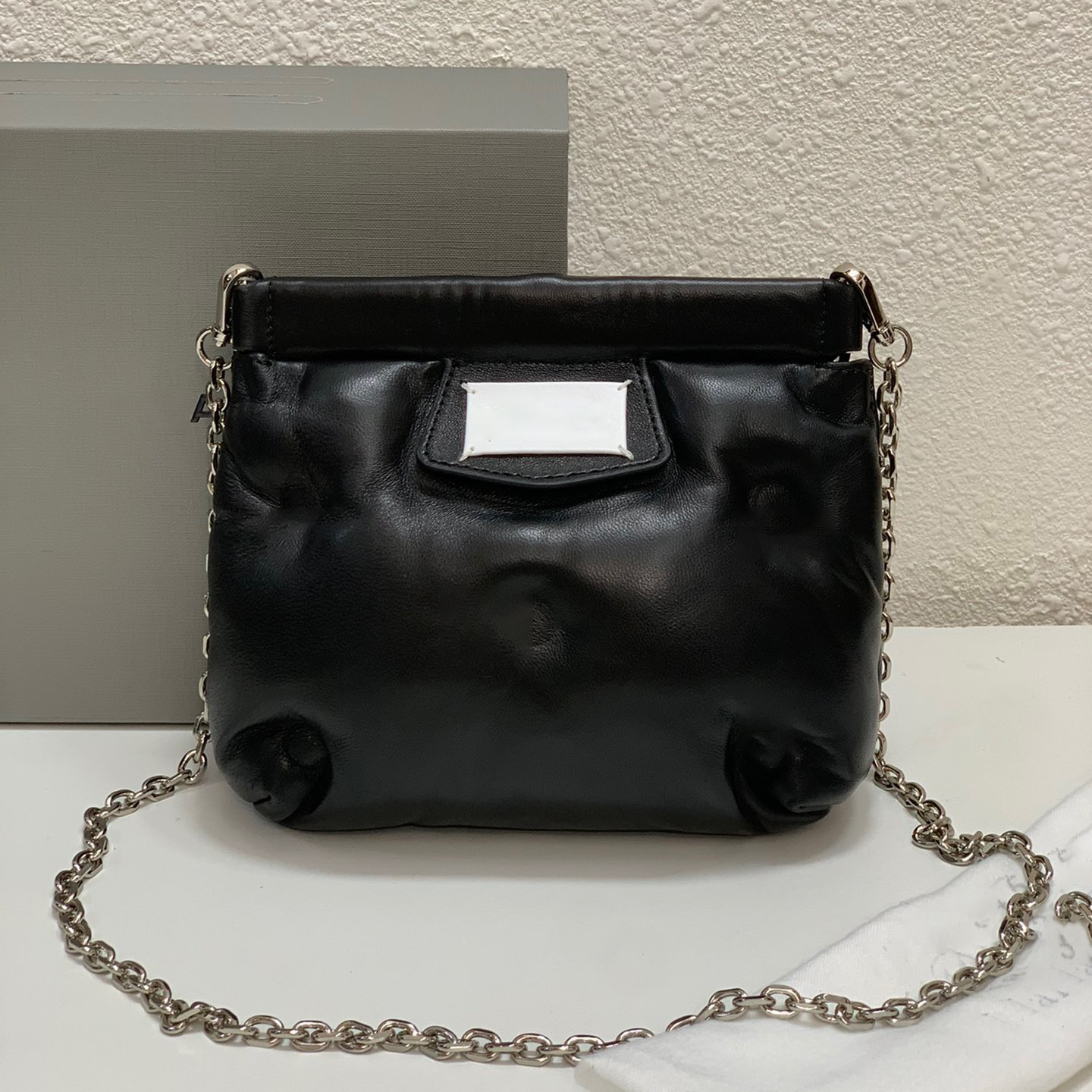 Fashion designer one shoulder women's chain pillow bag mini sheepskin small square bag
Fashion designer one shoulder women's chain pillow bag mini sheepskin small square bag