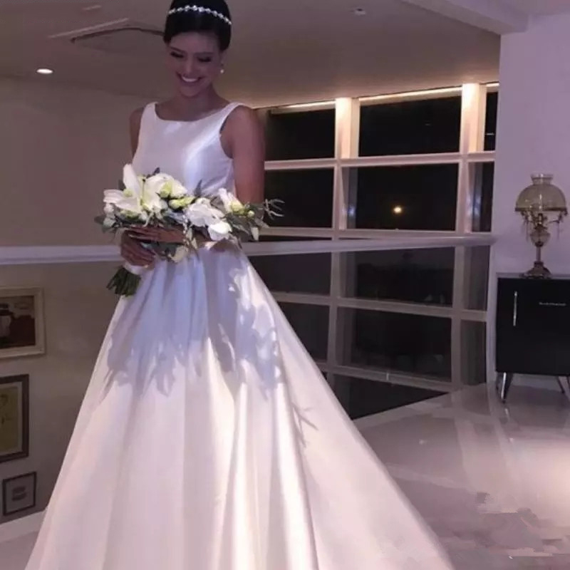 Vintage Royal Satin Dresses Elegant A-e Scoop Open Backless Wedding Gown Sweep Train Robe De Marriage