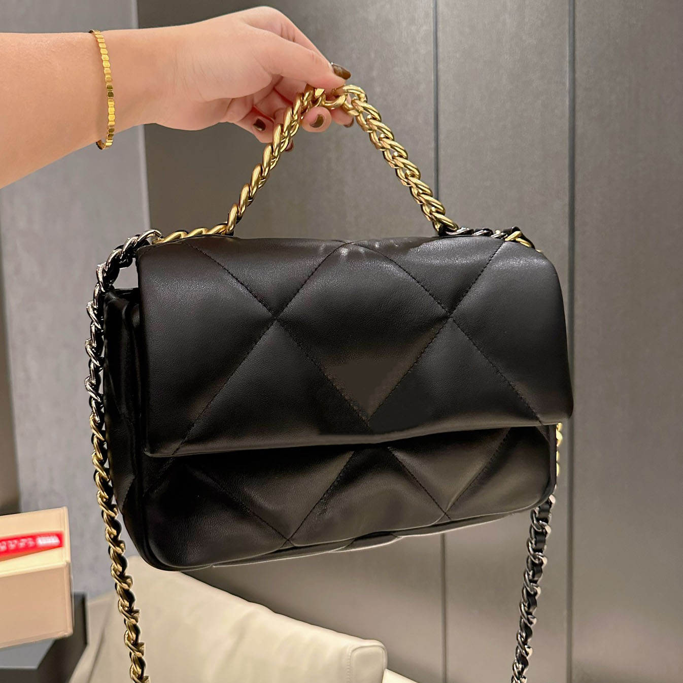 19 High quality designer bag Classic Ringer Chain Bag Leather Gold Chain Silver Chain Fashion explosion monodiagonal Shoulder bag, Black
19 High quality designer bag Classic Ringer Chain Bag Leather Gold Chain Silver Chain Fashion explosion monodiagonal Shoulder bag, Black