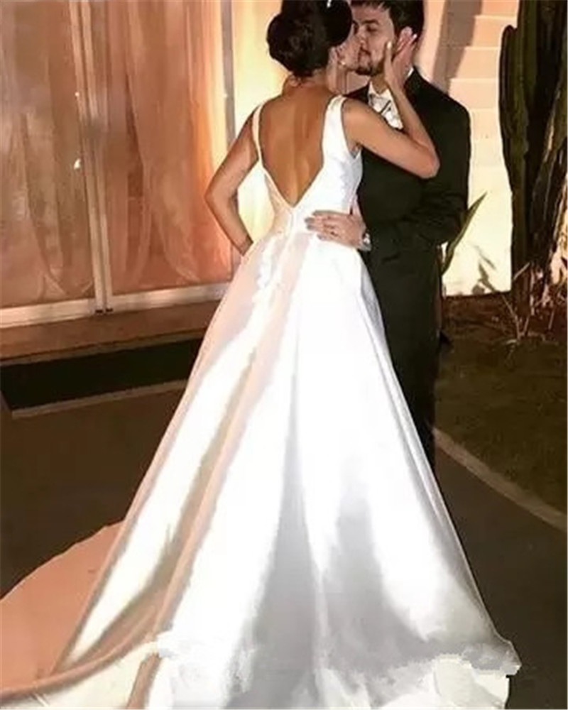 Vintage Royal Satin Dresses Elegant A-e Scoop Open Backless Wedding Gown Sweep Train Robe De Marriage