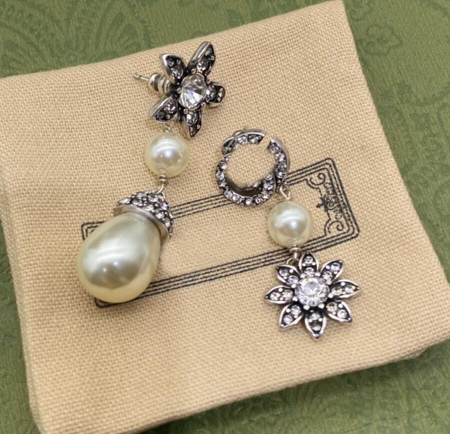 Fashion Designer Teardrop Shape Pearl Dangle Earrings Eardrop Women Classic Brand Letter Earrings Ear Stud Party Wedding Jewelry With Box
Fashion Designer Teardrop Shape Pearl Dangle Earrings Eardrop Women Classic Brand Letter Earrings Ear Stud Party Wedding Jewelry With Box