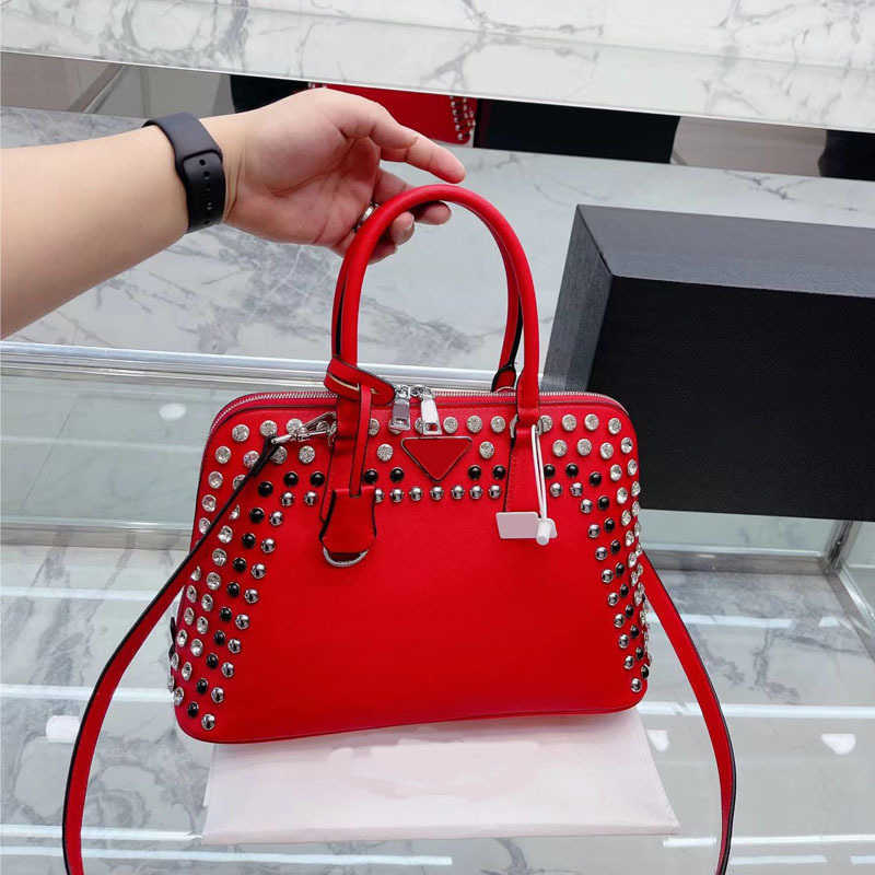 rivet shell handbags designer bags Tote Bag women luxurys handBags classic vintage Crossbody Bags Women Shoulder Leather Handbag Purses 221128, Red
rivet shell handbags designer bags Tote Bag women luxurys handBags classic vintage Crossbody Bags Women Shoulder Leather Handbag Purses 221128, Red