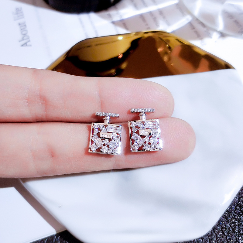 Perfume Bottle 925 Sterling Silver Ear Stud Earrings for Women Cute girl Wedding Fashion 5a CZ Stone Travel Jewelry Party Gift
Perfume Bottle 925 Sterling Silver Ear Stud Earrings for Women Cute girl Wedding Fashion 5a CZ Stone Travel Jewelry Party Gift