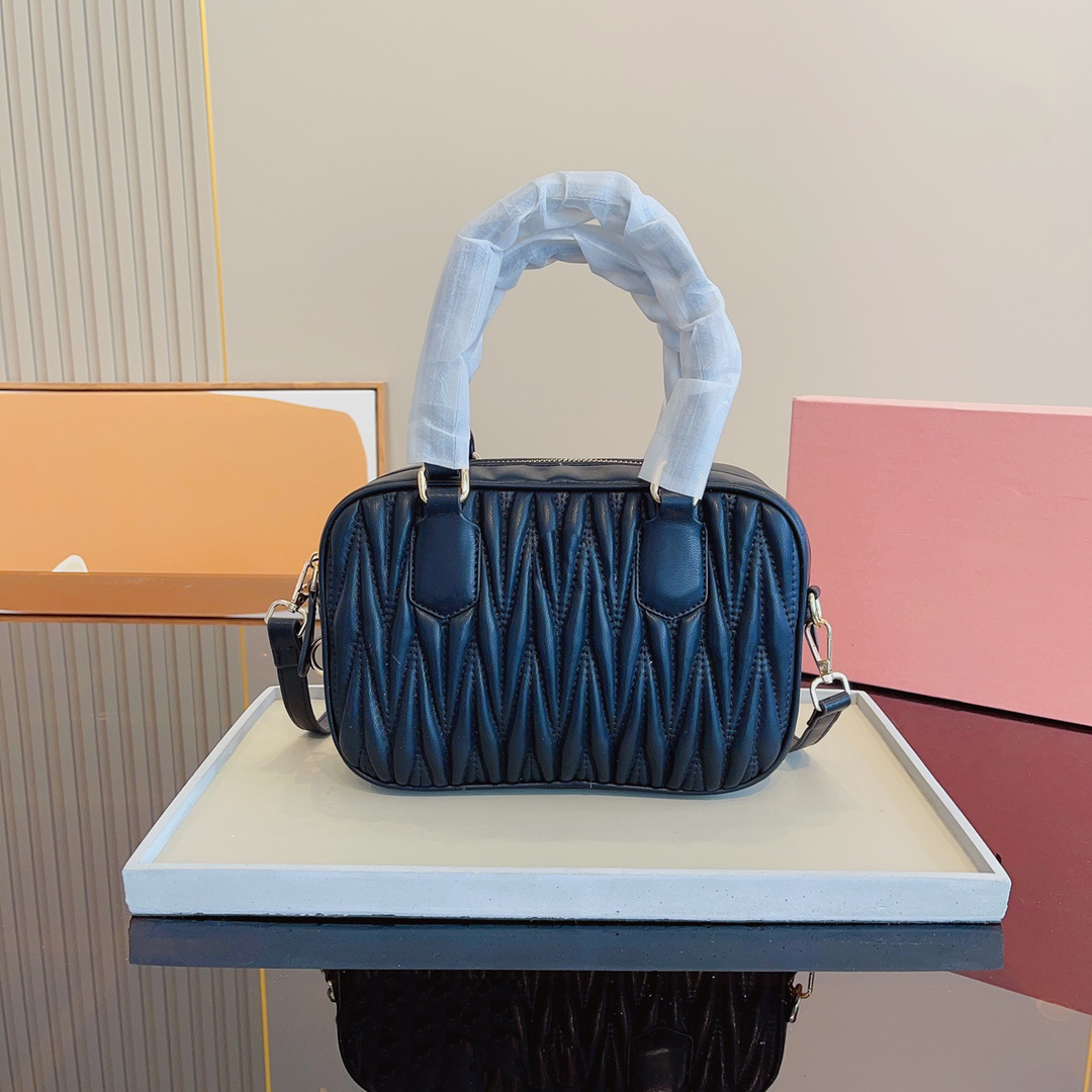 Evening Bags Bags handbags miu crossbody bag designer tote bags Ladies handbag Fashion classic Solid Color purses women totes, Mbc02 24x7x16cm
Evening Bags Bags handbags miu crossbody bag designer tote bags Ladies handbag Fashion classic Solid Color purses women totes, Mbc02 24x7x16cm