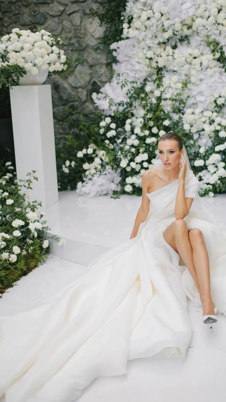 Sexy Plus Size Wedding Dresses Beach Bohemian A Line One Shoulder Applique Tiered High Side Split Garden Court Train Bridal Gowns Vestidos De Novia Cu