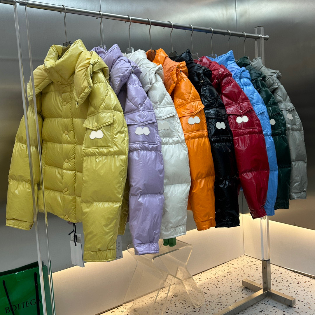 Plus Size Luxury designer Mens and Womens down puffer coat Fashion Winter Jacket monogrammed classic warm top jacket Lots of colored hats coats, Y91
Plus Size Luxury designer Mens and Womens down puffer coat Fashion Winter Jacket monogrammed classic warm top jacket Lots of colored hats coats, Y91