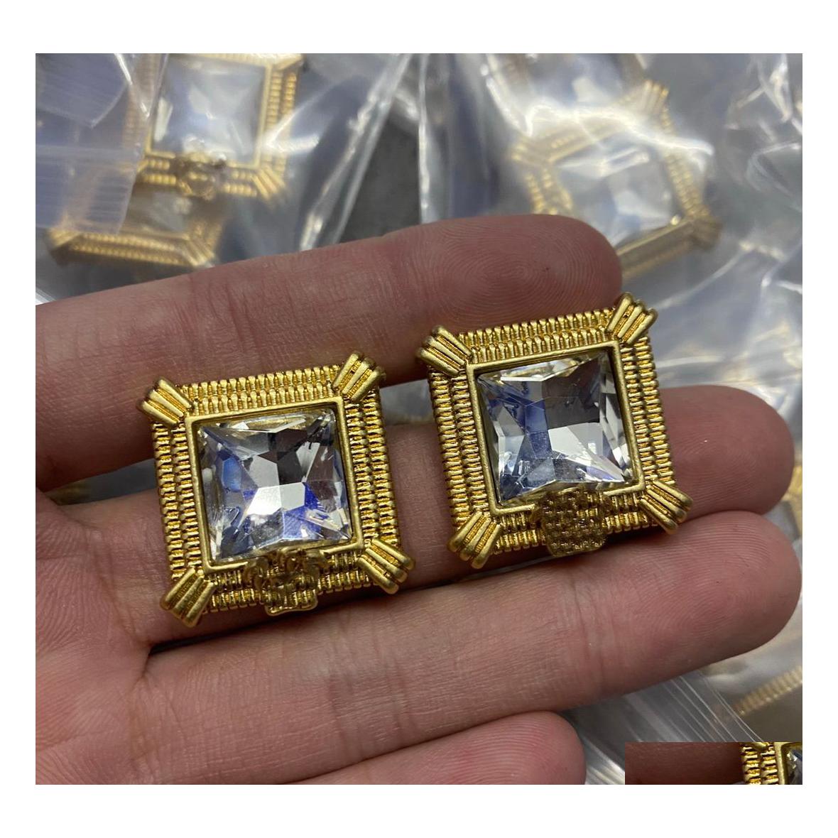 Stud Retro Enamel Designed Crystal Square Earrings Banshee Medusa Head Portrait 18K Gold Plated Womens Greece Meander Pattern Design Dh6Ko
Stud Retro Enamel Designed Crystal Square Earrings Banshee Medusa Head Portrait 18K Gold Plated Womens Greece Meander Pattern Design Dh6Ko