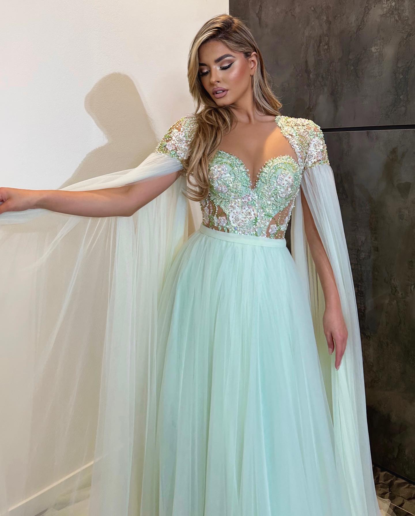 Fashion Mint Green Prom Dresses Cap Long Sleeves Party Dresses Crystals Lace Beaded Custom Made Evening Dress