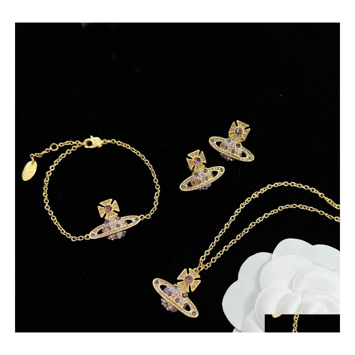 Wedding Jewelry Sets Luxurious Designer Ladies Necklaces Bangle Ear Studs Necklace Bracelets Earring With Blue Pink White Crystal Di Dhcsc
Wedding Jewelry Sets Luxurious Designer Ladies Necklaces Bangle Ear Studs Necklace Bracelets Earring With Blue Pink White Crystal Di Dhcsc