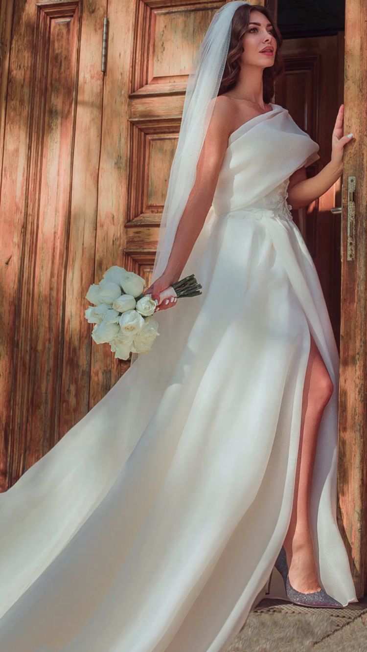 Sexy Plus Size Wedding Dresses Beach Bohemian A Line One Shoulder Applique Tiered High Side Split Garden Court Train Bridal Gowns Vestidos De Novia Cu