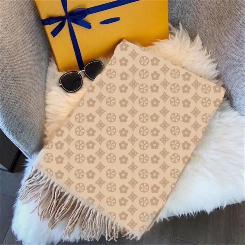 2022 fashion Paris design 100% Cashmere Scarf men's and women's same brand letter scarf large shawl warm thickened wool 70cm x 180cm x87C#
2022 fashion Paris design 100% Cashmere Scarf men's and women's same brand letter scarf large shawl warm thickened wool 70cm x 180cm x87C#