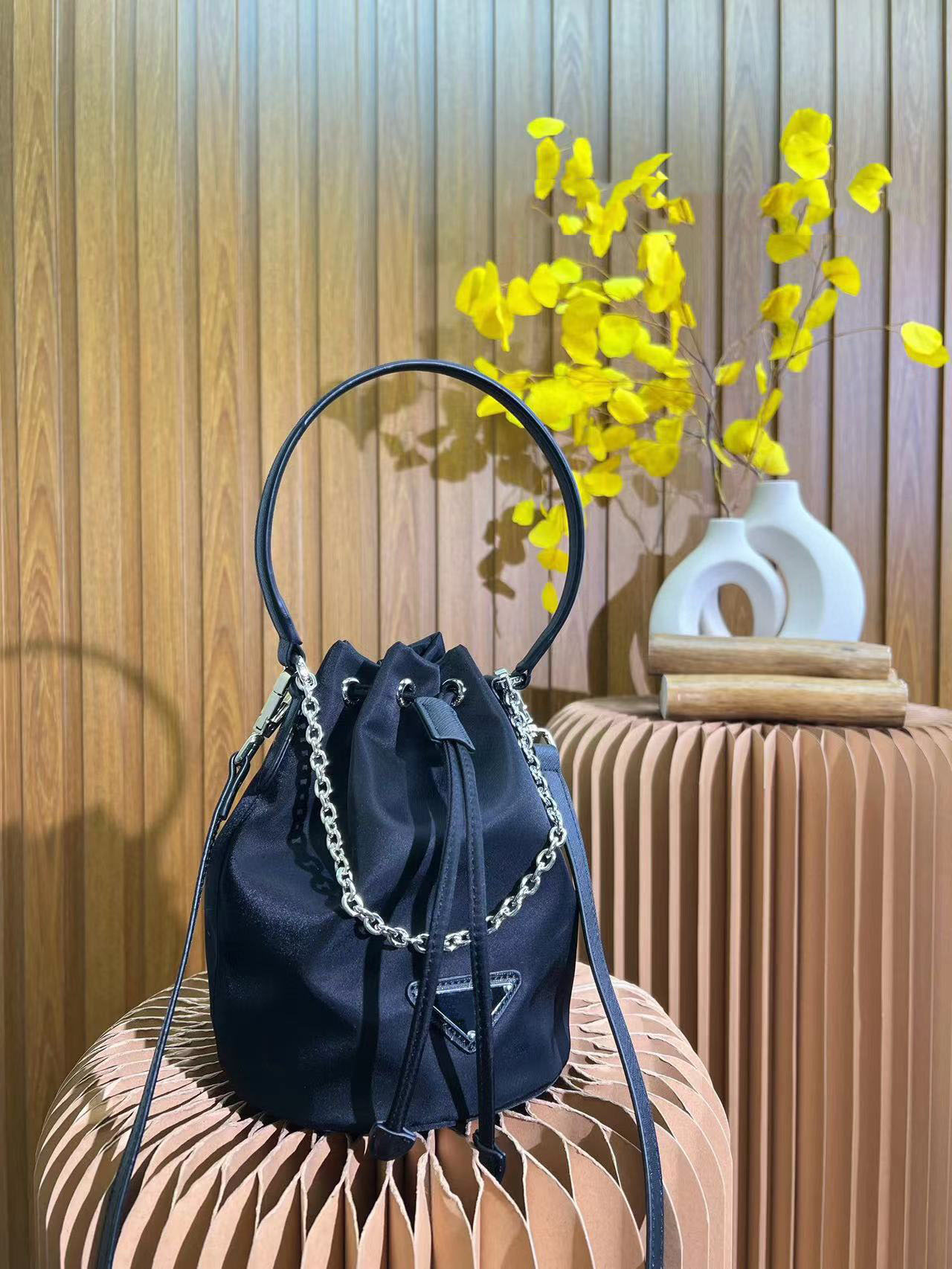 Nylon Bucket Bag Designer Drawstring Tote Bags Women Clutch Handbag Fashion Shoulder Handbags Pouch Luxurys Crossbody Pocket Cute and Simple Purses, Black
Nylon Bucket Bag Designer Drawstring Tote Bags Women Clutch Handbag Fashion Shoulder Handbags Pouch Luxurys Crossbody Pocket Cute and Simple Purses, Black