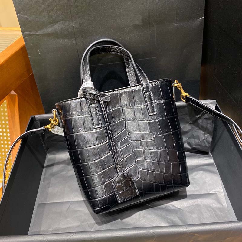 Mini alligator designer bags purse fashion chain purses lady crossbody handbag bags Leather clutch for women embossed cowhide saddle messenger baguette, Black
Mini alligator designer bags purse fashion chain purses lady crossbody handbag bags Leather clutch for women embossed cowhide saddle messenger baguette, Black