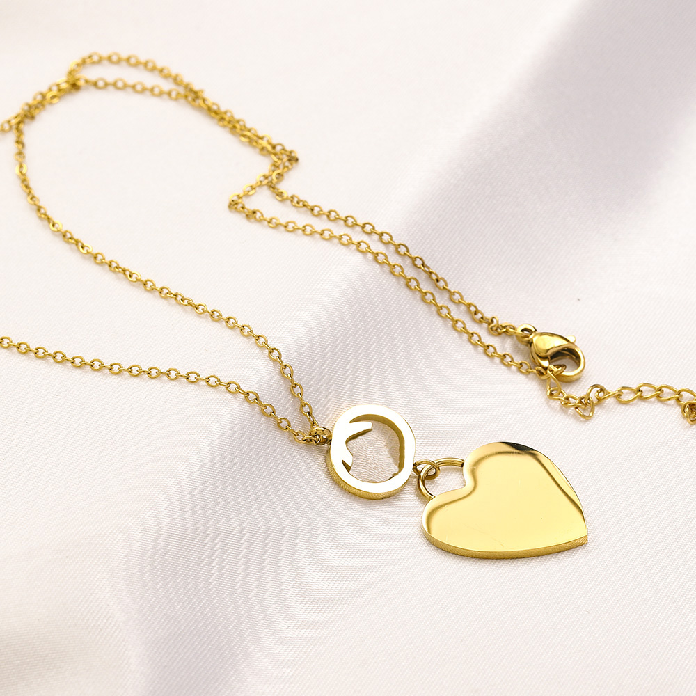 Classic High Sense Pendant Necklaces Luxury Girls Couple Love Necklace Designer Jewelry Accessories Charm Long Chain 18k Gold Plated Necklace With Gift Box
Classic High Sense Pendant Necklaces Luxury Girls Couple Love Necklace Designer Jewelry Accessories Charm Long Chain 18k Gold Plated Necklace With Gift Box