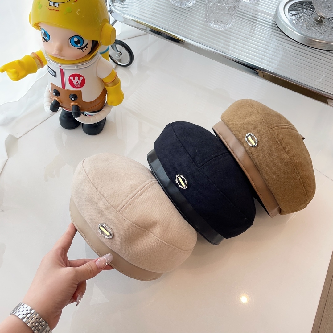 Fashion hat women's warm hat double ears ear protection rabbit hair in winter white black plaid octagonal head circumference Fisherman brown PP beret
Fashion hat women's warm hat double ears ear protection rabbit hair in winter white black plaid octagonal head circumference Fisherman brown PP beret