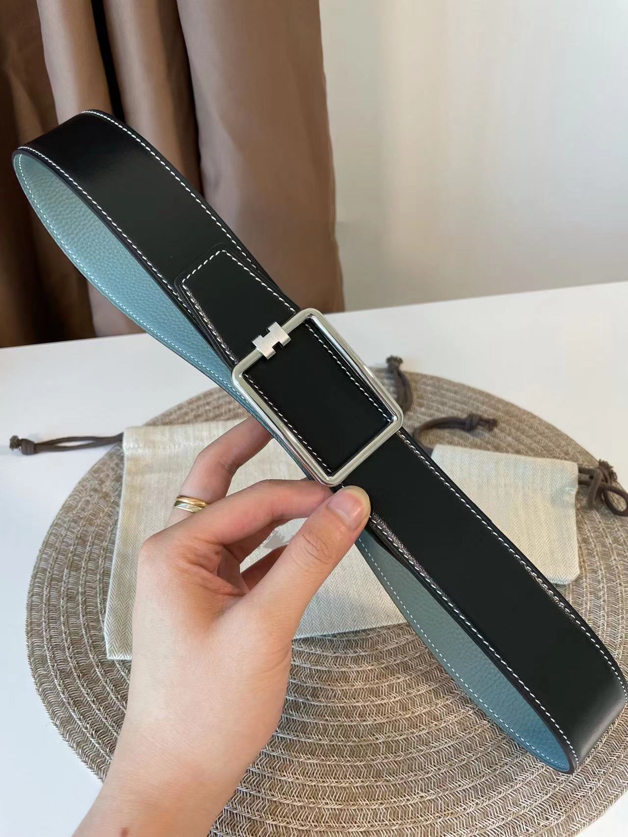 Top H TOGO leather belts for mens and womens designer luxury letter buckle belt Fashionable men charm decoration38 mm HT0033, Customize
Top H TOGO leather belts for mens and womens designer luxury letter buckle belt Fashionable men charm decoration38 mm HT0033, Customize