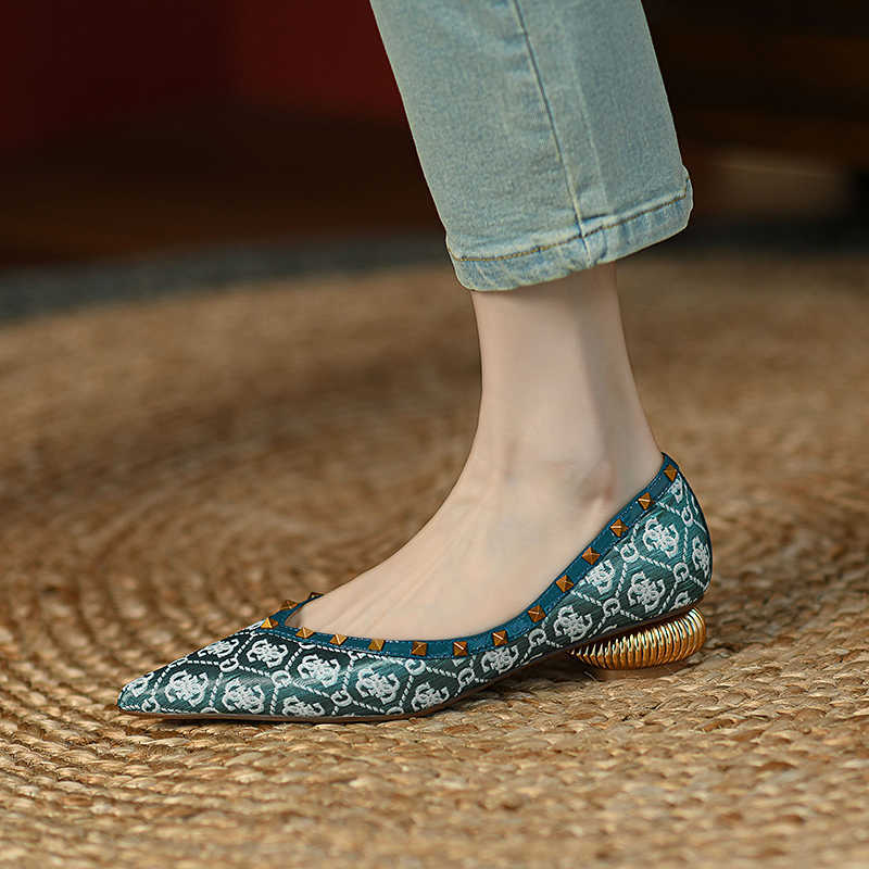 Sandals Spring and Autumn Elegant Women's Shoes Metal Thick Heel 3CM Pointed Decorative Retro Print Slip-on Sandals Shallow Mouth T221209, Blue
Sandals Spring and Autumn Elegant Women's Shoes Metal Thick Heel 3CM Pointed Decorative Retro Print Slip-on Sandals Shallow Mouth T221209, Blue