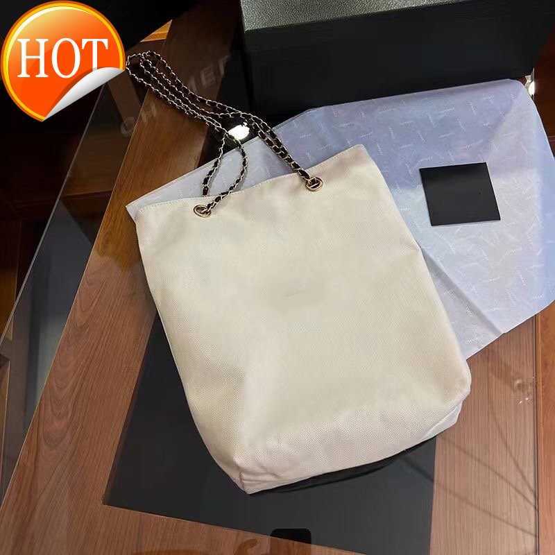 Women's Luxury Designer Shoulder Bags 2023 New Fashion Multifunctional Portable Texture Handbags Gift Box Packaging Factory Direct Sales, 20x14x8cm black
Women's Luxury Designer Shoulder Bags 2023 New Fashion Multifunctional Portable Texture Handbags Gift Box Packaging Factory Direct Sales, 20x14x8cm black