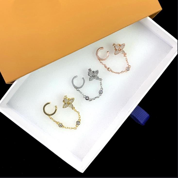New designed women Silver Dangle Earring V Letter full diamonds combination Brass 18K Gold plating ladies pendants Earrings studs Designer Jewelry LE-3AAA
New designed women Silver Dangle Earring V Letter full diamonds combination Brass 18K Gold plating ladies pendants Earrings studs Designer Jewelry LE-3AAA