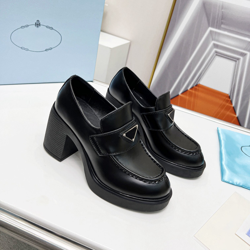 High Heeled Brushed Leather Loafers Heel Dress Shoes For Women Classic Penny Loafer Designer Heels Chunky Rubber Sole Black White
High Heeled Brushed Leather Loafers Heel Dress Shoes For Women Classic Penny Loafer Designer Heels Chunky Rubber Sole Black White