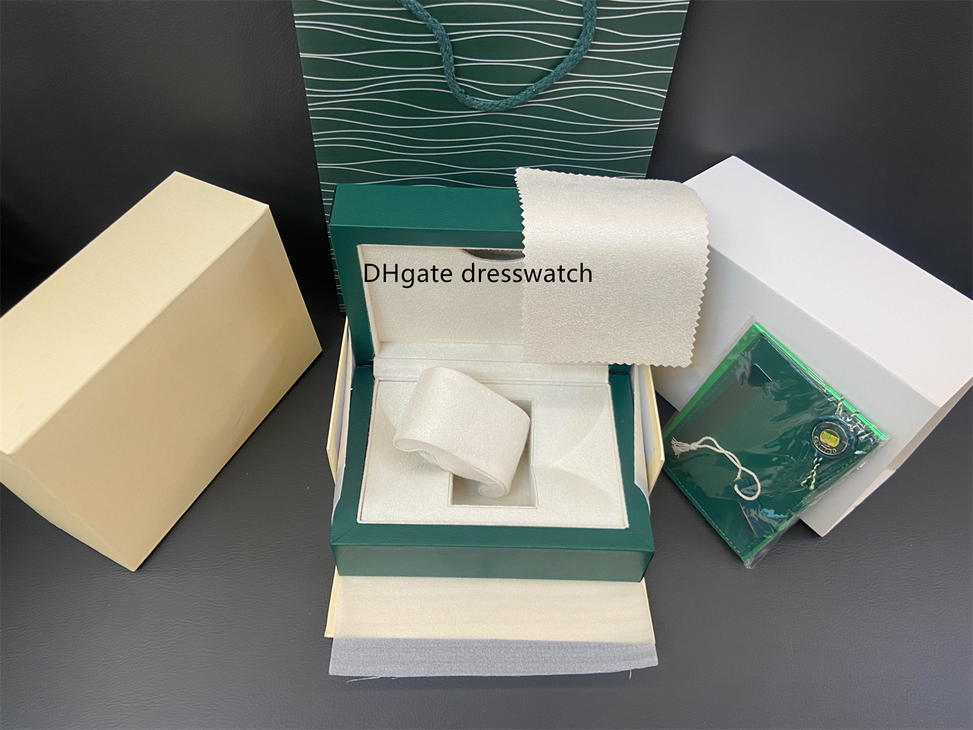 Dark green Rolex watch boxes Handbag card tag certificate High quality woodiness box 0.8KG Watch case Applicable to 126610 126613 126710 126711 126720
Dark green Rolex watch boxes Handbag card tag certificate High quality woodiness box 0.8KG Watch case Applicable to 126610 126613 126710 126711 126720
