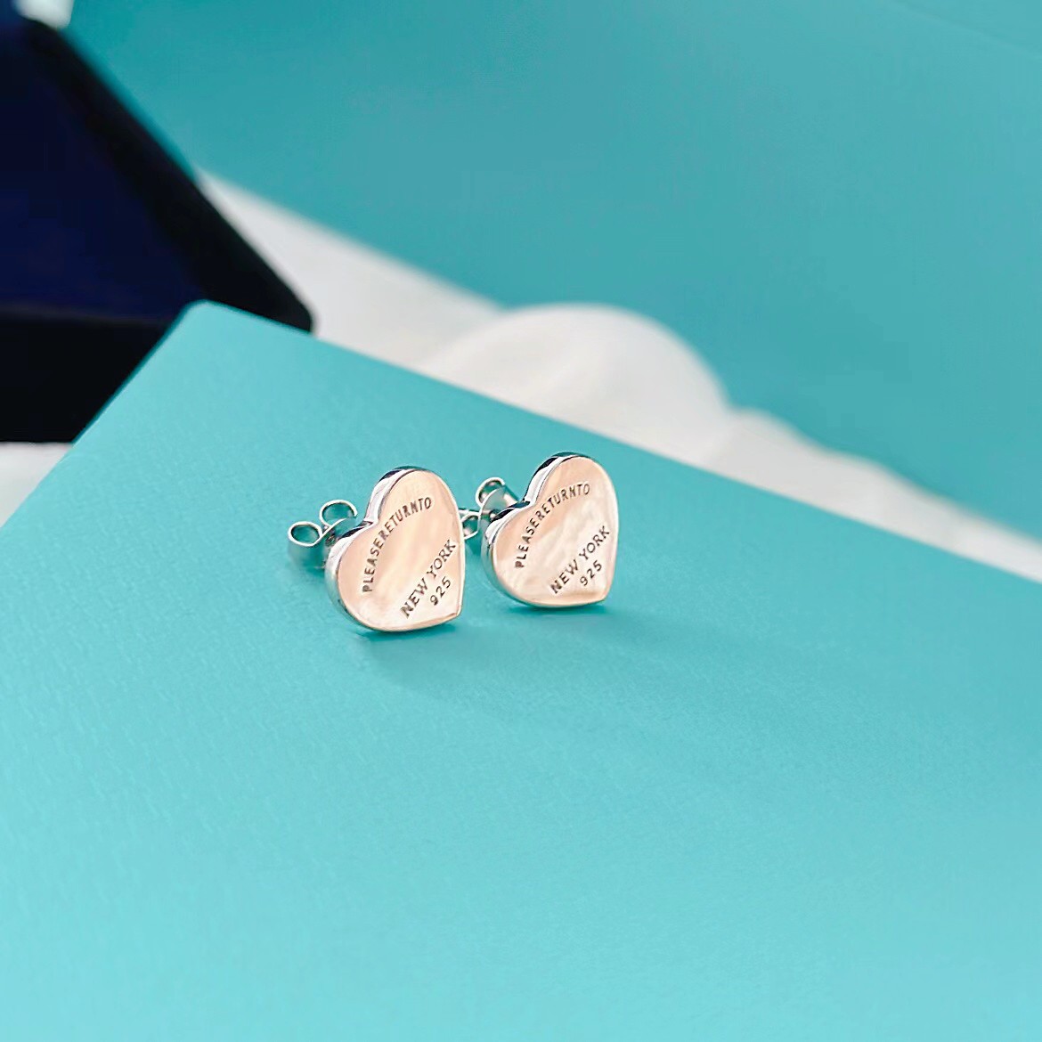 Heart shaped Diamond Stud Earrings Charming Designer Women's Earrings High end 925 Silver Jewelry Festival Gift Factory
Heart shaped Diamond Stud Earrings Charming Designer Women's Earrings High end 925 Silver Jewelry Festival Gift Factory