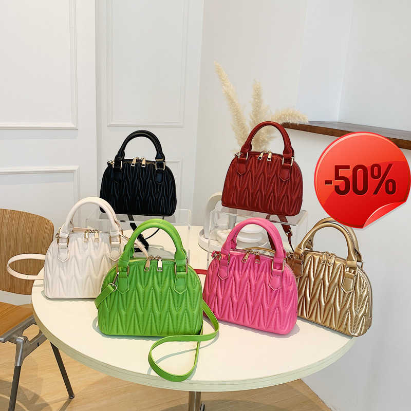 New Clutch Bags for Women Bag 2022 Shell Women's Handbag Fashion Pleated Shoulder Versatile Crossbody s evening clutches luxury handbags, Black12
New Clutch Bags for Women Bag 2022 Shell Women's Handbag Fashion Pleated Shoulder Versatile Crossbody s evening clutches luxury handbags, Black12