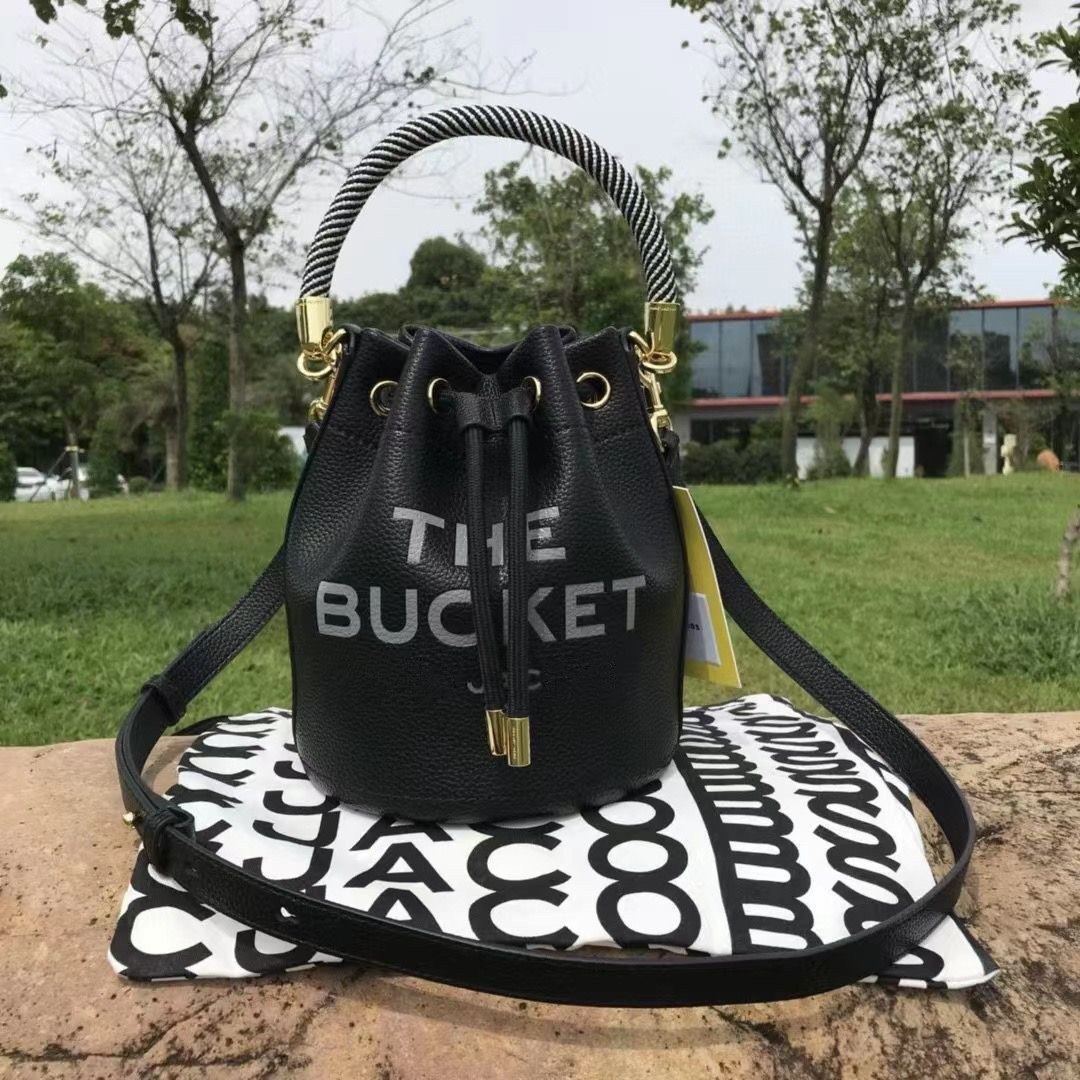 The Bucket Bag Women Shoulder Handbags The Tote Bags TOTE MARC Designer Fashion Famous Cross Body High Quality with Wholesale, 19-white
The Bucket Bag Women Shoulder Handbags The Tote Bags TOTE MARC Designer Fashion Famous Cross Body High Quality with Wholesale, 19-white