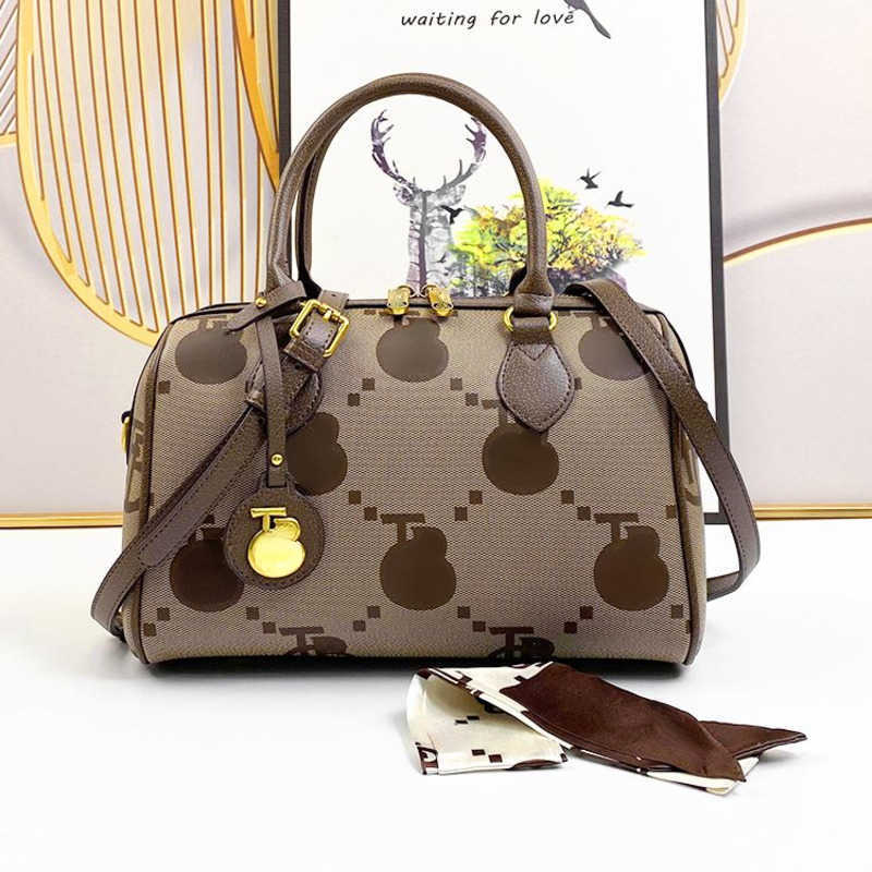 Burbrerys Crossbody Handbags Bags Burbrery Onthego tote Luxuries designers women bag Purses Totes designer woman handbag Shoulder wallet Paris Plaid 3IKS, Brown
Burbrerys Crossbody Handbags Bags Burbrery Onthego tote Luxuries designers women bag Purses Totes designer woman handbag Shoulder wallet Paris Plaid 3IKS, Brown