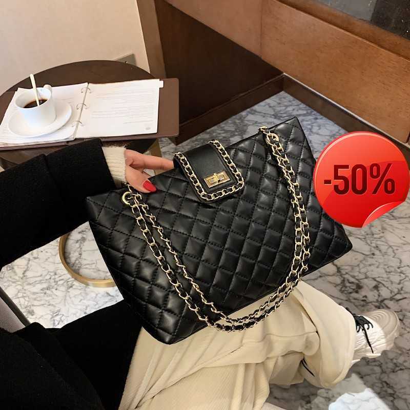 New Clutch Bags for Women High Class 2022 New Fashion Grand Lady Diamond Ocean Style Versatile One Shoulder Msenger, Black6
New Clutch Bags for Women High Class 2022 New Fashion Grand Lady Diamond Ocean Style Versatile One Shoulder Msenger, Black6