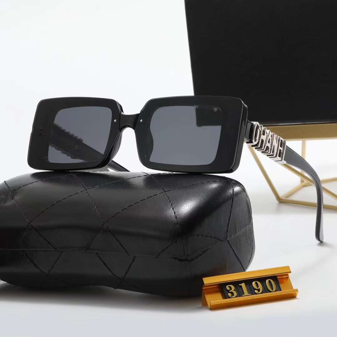 Brand Luxury Designer Sunglasses For Women Eyewear Polarized Fashion Sunglass Ladies Sun Glasses UV400 High Quality With box 3190
Brand Luxury Designer Sunglasses For Women Eyewear Polarized Fashion Sunglass Ladies Sun Glasses UV400 High Quality With box 3190