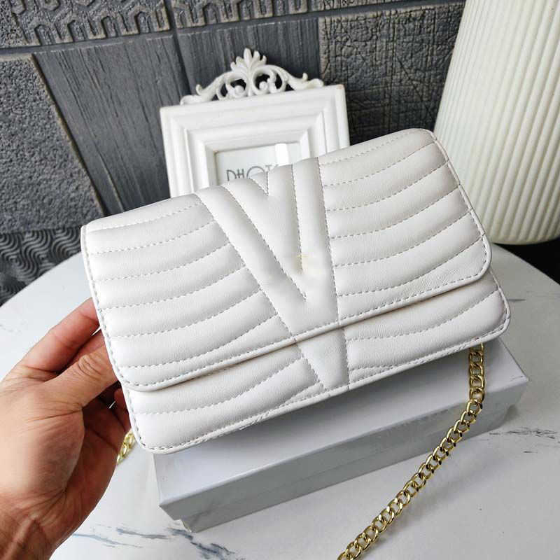 Designer Ling Bag Women Channnel Chain Bag South Korean Summer Soft Bag High Fashion Crossbody Personalized Handbag Messenger Bags White, Black
Designer Ling Bag Women Channnel Chain Bag South Korean Summer Soft Bag High Fashion Crossbody Personalized Handbag Messenger Bags White, Black