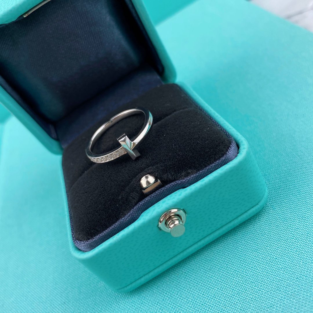 luxury fashion designer ring diamond rings classic versatile essential gift for men and women Sterling Silver Plated Simple style
luxury fashion designer ring diamond rings classic versatile essential gift for men and women Sterling Silver Plated Simple style
