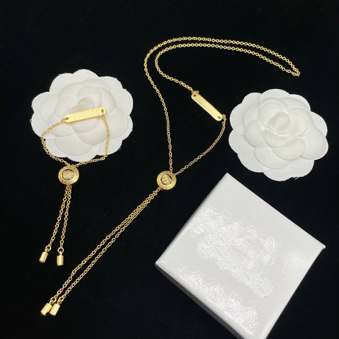 Simple Retro Jewelrys Designed Brass Chain Necklaces Enamel pendant Women's Banshee Medusa portrait Pattern 18K gold plated ladies Designer Jewelry MN9 --4
Simple Retro Jewelrys Designed Brass Chain Necklaces Enamel pendant Women's Banshee Medusa portrait Pattern 18K gold plated ladies Designer Jewelry MN9 --4
