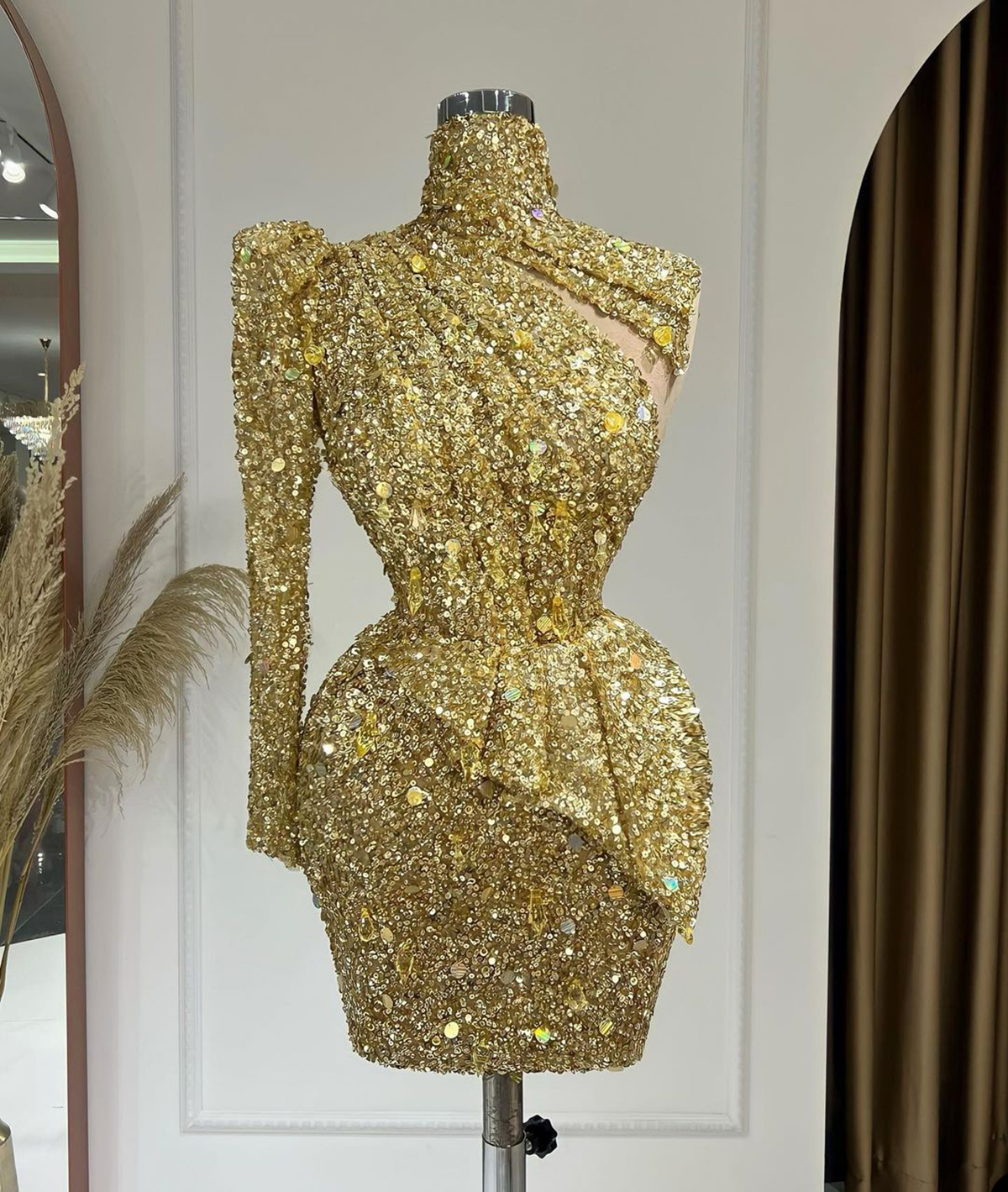 Amazing High Neck Cocktail Dresses Sequined Mini Skirt Short Prom Gowns Sexy Crystals Celebrity Evening Dress