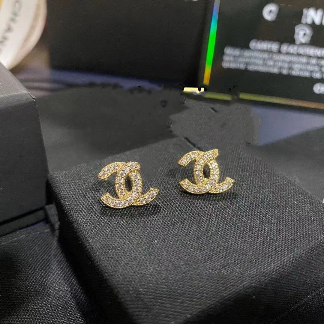 Brand Design charm Letter S925 Silver Needle Earrings Womens Wedding Valentines Day Christmas Gift
Brand Design charm Letter S925 Silver Needle Earrings Womens Wedding Valentines Day Christmas Gift