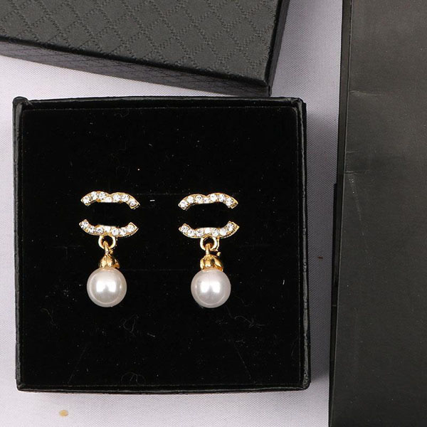 18K Gold Plated Designers Brand Earrings Designer Letter Ear Stud Women Crystal Pearl Geometric Earring for Wedding Party Jewerlry Accessories ER0008