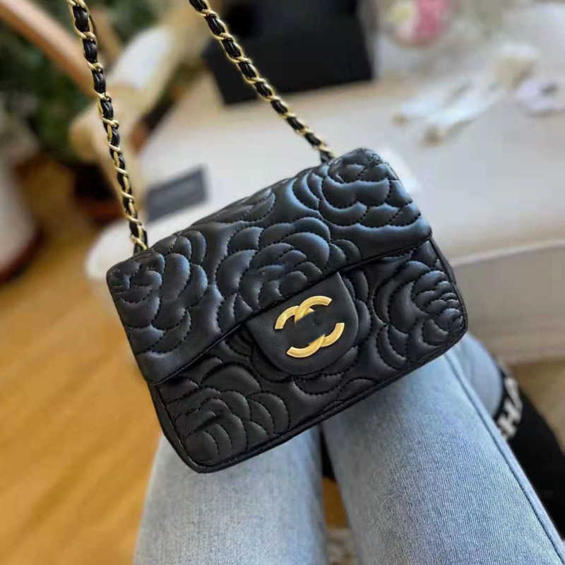 Channel Designers Bags Luxurys Shoulder Bags Woman Shape Leather Handbags Temperament Versatile Messenger Bag Metal Clasp Letter Shopping Black
Channel Designers Bags Luxurys Shoulder Bags Woman Shape Leather Handbags Temperament Versatile Messenger Bag Metal Clasp Letter Shopping Black