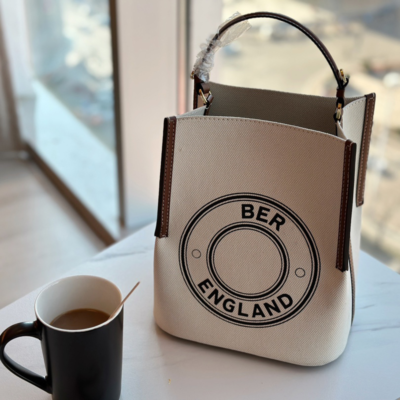 Women Bucket Bag Letters Canvas Crossbody Shoulder Bags Designers Womens Totes Handbag With Leather Purse Ladies Bag D2212122F, Box
Women Bucket Bag Letters Canvas Crossbody Shoulder Bags Designers Womens Totes Handbag With Leather Purse Ladies Bag D2212122F, Box