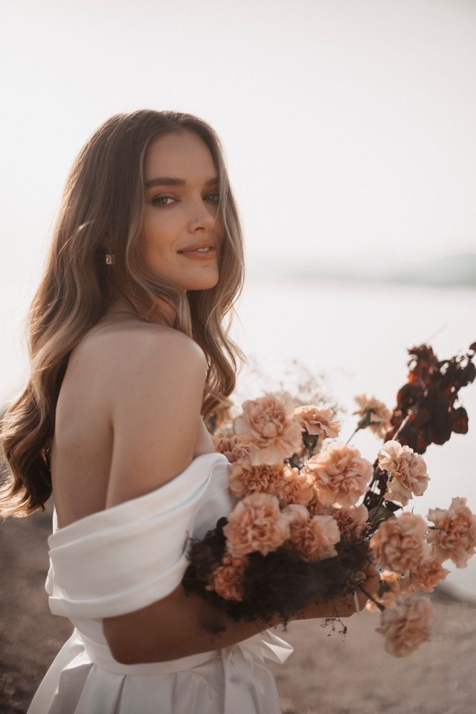 Bohemian Plus Size Wedding Dresses Sexy A e Beach Off Shoulder Pleats Draped Sweep Train High Side Split Open Back Boho Bridal Gowns Custom Made