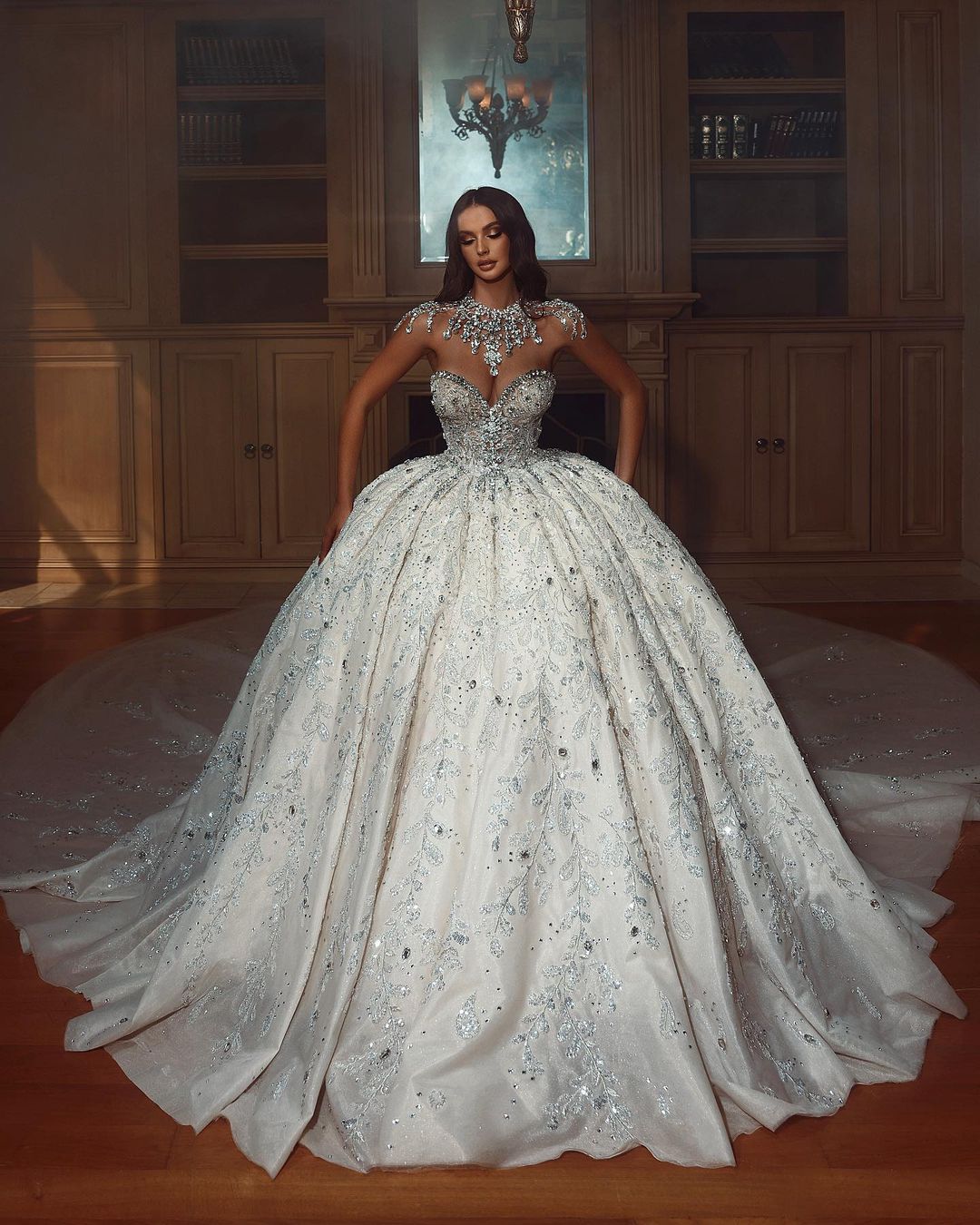 Exquisite Crystal Wedding Dress Ball Gown Custom Made Luxury Beading Sequins Lace Sweetheart Church Bridal Dresses