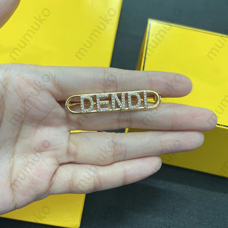 Luxury Diamond Letters Broochs Designer Jewelry Men Womens Brooch Fashion Brand Gold F Pin Christmas Couples Gift Pins For Lady With Box Hot
Luxury Diamond Letters Broochs Designer Jewelry Men Womens Brooch Fashion Brand Gold F Pin Christmas Couples Gift Pins For Lady With Box Hot