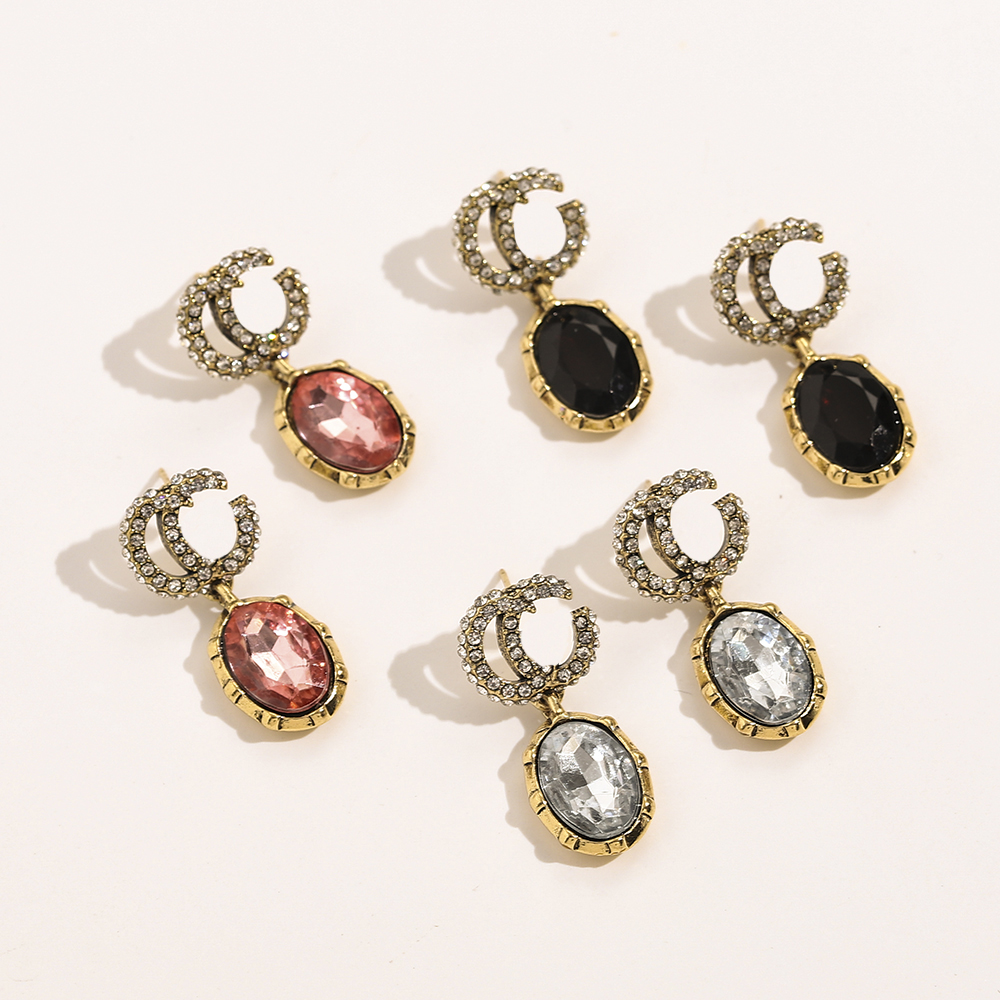 Classic Design Letter Stud Earrings Women Fashion Diamond Luxury Earrings 18k Gold Plated Premium Accessories Popular Brand Jewelry Gift Couple Family
Classic Design Letter Stud Earrings Women Fashion Diamond Luxury Earrings 18k Gold Plated Premium Accessories Popular Brand Jewelry Gift Couple Family