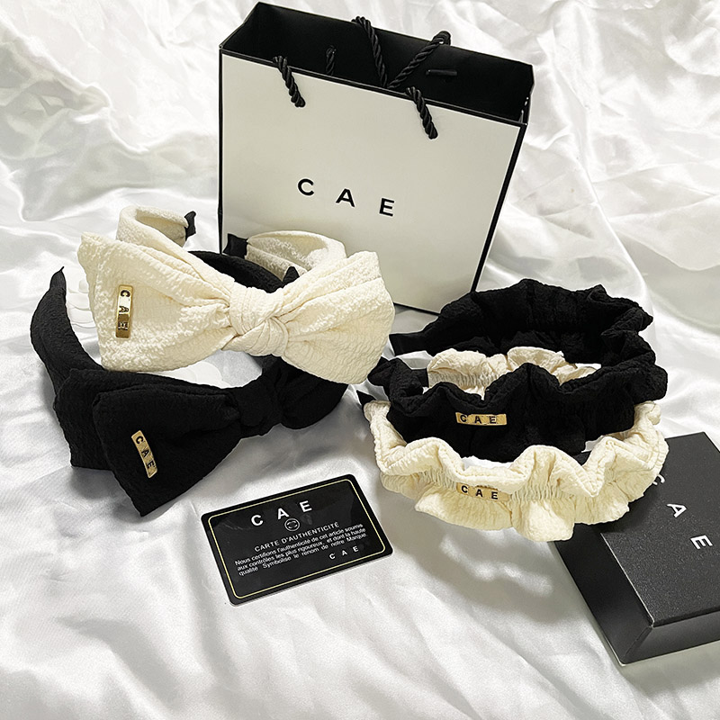 Women's Headband Black Pleated Vintage Headband High Grade Bow Headdress Fashion Star Korean New Style Classic Simple Design Girls Accessories, Black bow
Women's Headband Black Pleated Vintage Headband High Grade Bow Headdress Fashion Star Korean New Style Classic Simple Design Girls Accessories, Black bow